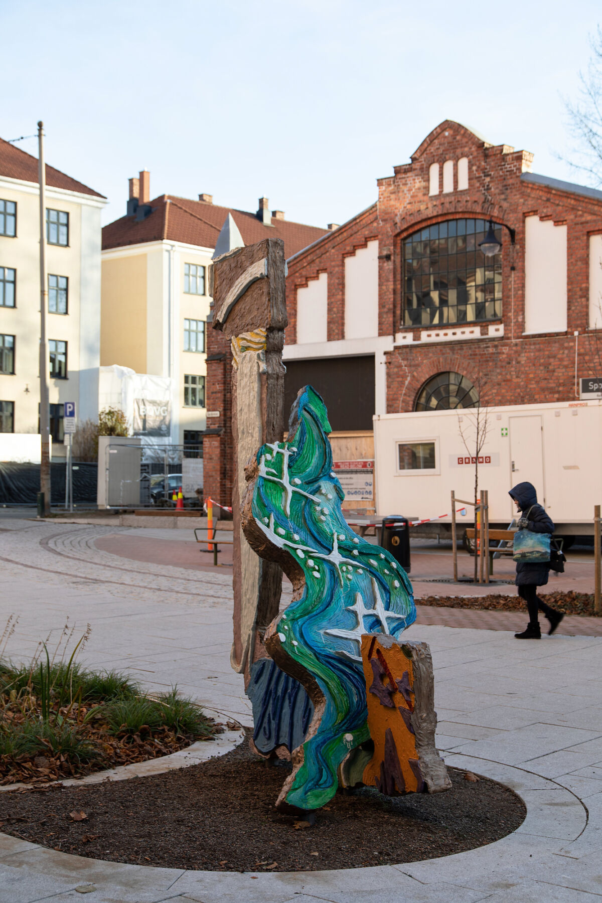 Foto av Ida Ekblads skulptur foran Majorstuhjemmet.